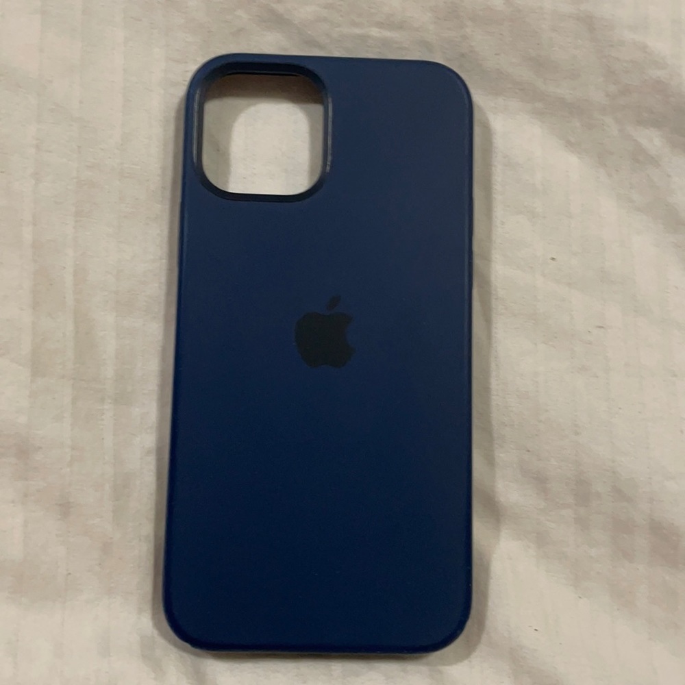 iPhone 12 Pro Silicone MagSafe Case Deep Navy